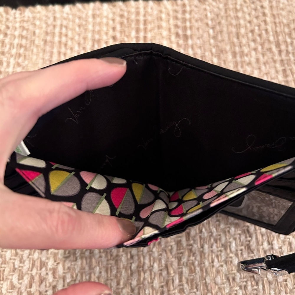 Vera Bradley Pushlock Wallet Bifold Wallet in Classic Quilted Black Zip Pocket - Picture 4 of 9